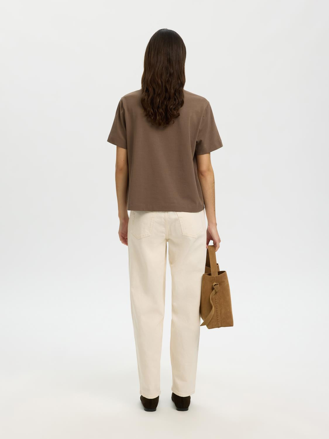 model_shot-back